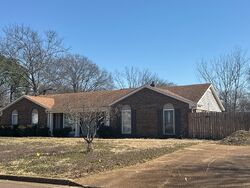 Pre-foreclosure in  FARMINGTON DR E Southaven, MS 38671