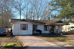 Pre-foreclosure in  QUINN ST Hattiesburg, MS 39401