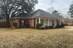  Rollingwood Dr, Jackson MS