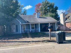 Pre-foreclosure in  BARNETT BEND DR Brandon, MS 39047