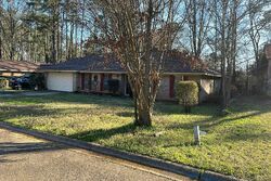  Dundee Ln, Jackson MS
