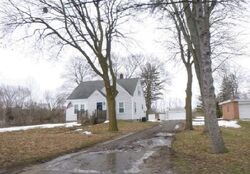 Pre-foreclosure in  MIDLAND RD Bay City, MI 48706