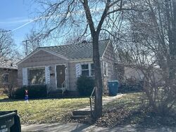 Pre-foreclosure in  W DALE AVE Muskegon, MI 49441