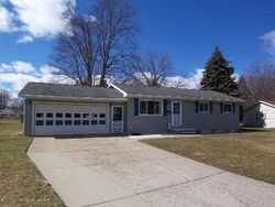 Pre-foreclosure in  N OAKLAND ST Saint Johns, MI 48879