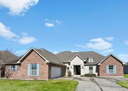 Pre-foreclosure in  CANDLEWOOD AVE Gonzales, LA 70737