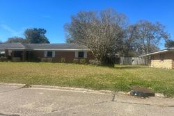 Pre-foreclosure in  INEZ AVE New Iberia, LA 70560