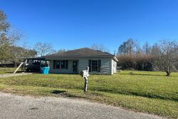 Pre-foreclosure in  POYDRAS PL Breaux Bridge, LA 70517
