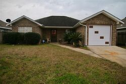 Pre-foreclosure in  EASTVIEW DR Harvey, LA 70058