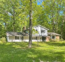Pre-foreclosure in  SPINNERSTOWN RD Coopersburg, PA 18036