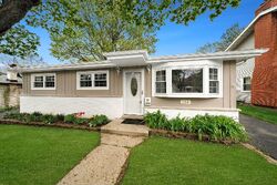 Pre-foreclosure in  BIRCH AVE Waukegan, IL 60087