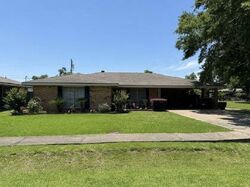 Pre-foreclosure in  MOSSER DR Lafayette, LA 70508