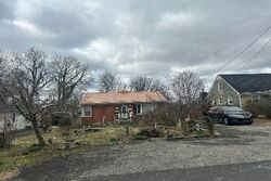 Pre-foreclosure in  CAVELLE AVE Louisville, KY 40213