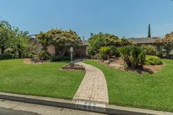 Pre-foreclosure in  LYON AVE Sanger, CA 93657