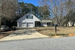 Pre-foreclosure in  POND RIDGE DR Riverdale, GA 30296