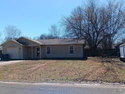Pre-foreclosure in  SYCAMORE CIR Cabot, AR 72023