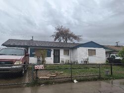 Pre-foreclosure in  W CLARENDON AVE Phoenix, AZ 85033