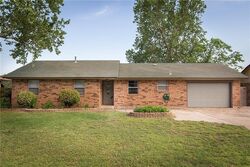 Pre-foreclosure in  CROOKED OAK DR Harrah, OK 73045