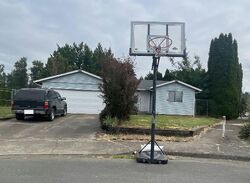 Pre-foreclosure in  GREENVIEW DR Woodburn, OR 97071