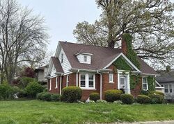 Pre-foreclosure in  13TH AVE Moline, IL 61265
