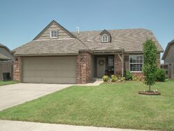 Pre-foreclosure in  E BERKELEY ST Broken Arrow, OK 74014