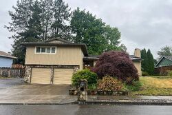 Pre-foreclosure in  NW KIWANDA DR Portland, OR 97229