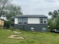 Pre-foreclosure in  ALLOWAY DR Fort Worth, TX 76119