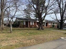 Pre-foreclosure in  ROBIN HOOD DR NW Cleveland, TN 37312