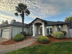 Pre-foreclosure in  SHYRINA CT N Salem, OR 97303