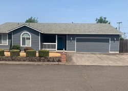 Pre-foreclosure in  DUSTY PL NE Salem, OR 97305