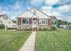 Pre-foreclosure in  OAK ST Riverside, NJ 08075