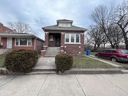 Pre-foreclosure in  S UNION AVE Chicago, IL 60620