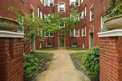  W Bittersweet Pl S, Chicago IL