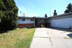 Pre-foreclosure in  SILVER CT Modesto, CA 95351