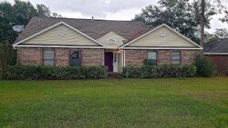 Pre-foreclosure in  VILLACREST DR Crestview, FL 32536