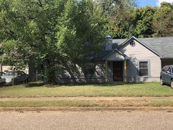 Pre-foreclosure in  CHANTILLY DR Memphis, TN 38127
