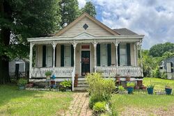 Pre-foreclosure in  CARLISLE AVE Richmond, VA 23231