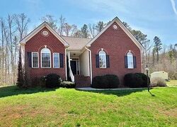 Pre-foreclosure in  HIDDEN VALLEY DR Amelia Court House, VA 23002