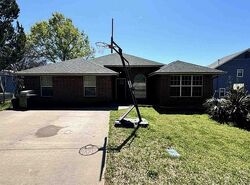 Pre-foreclosure in  LAKEVIEW ST Mabank, TX 75156