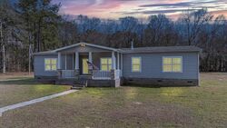 Pre-foreclosure in  FARM HILL CIR Cross, SC 29436