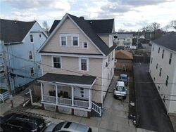 Pre-foreclosure in  REYNOLDS AVE Providence, RI 02905