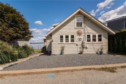 Pre-foreclosure in  BAYSIDE AVE Portsmouth, RI 02871