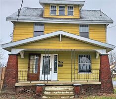 Pre-foreclosure Listing in CLARENDON AVE NW CANTON, OH 44708