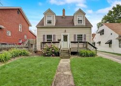 Pre-foreclosure in  BIRCH ST Akron, OH 44301