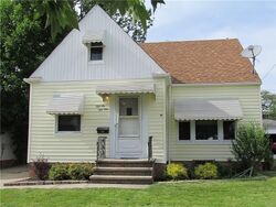 Pre-foreclosure in  SHAWNEE DR Cleveland, OH 44124