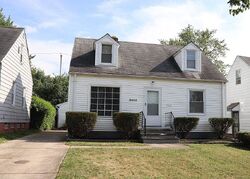 Pre-foreclosure in  GARDENVIEW DR Maple Heights, OH 44137