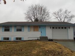 Pre-foreclosure in  WINDING CREEK DR Columbus, OH 43223
