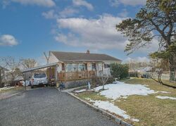 Pre-foreclosure in  TIMBERLINE DR Brentwood, NY 11717