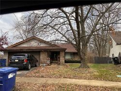 Pre-foreclosure in  RUDELLE DR Florissant, MO 63031