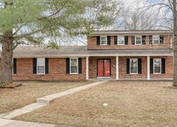 Pre-foreclosure in  HIRONDELLE LN Florissant, MO 63034