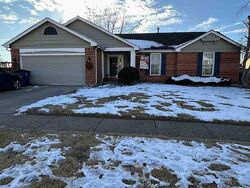 Pre-foreclosure in  FOX CROSSING DR Florissant, MO 63034